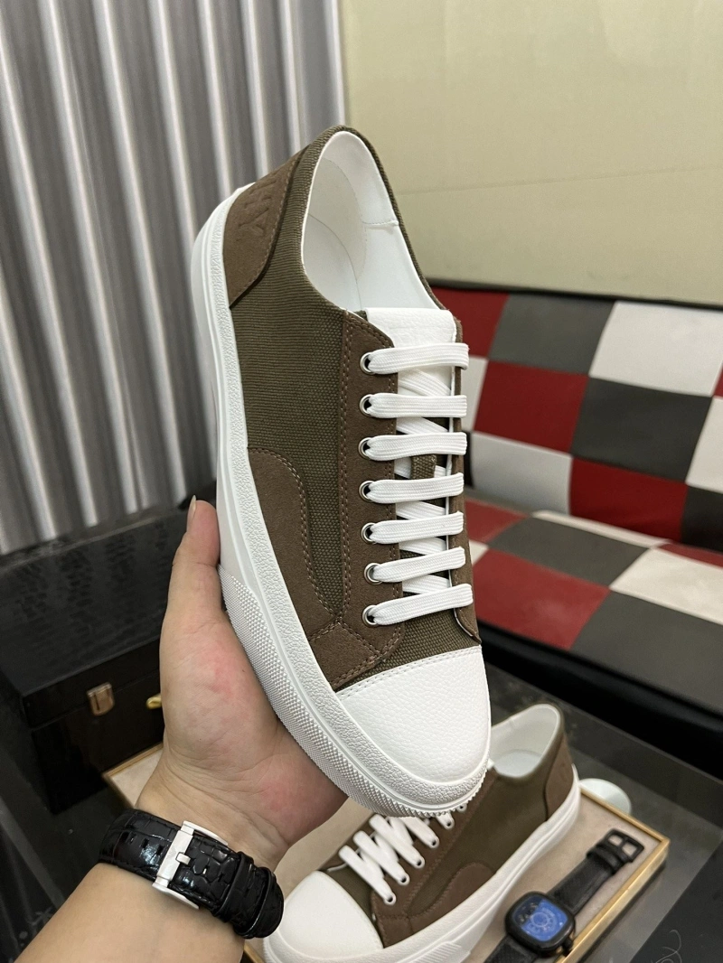Gxvxnchy Sneakers ModernLook 153483