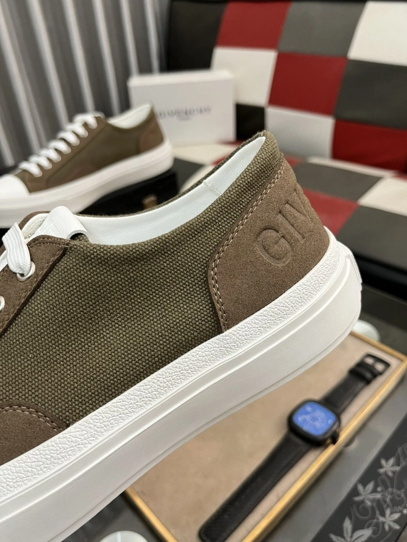 Gxvxnchy Sneakers ModernLook 153483