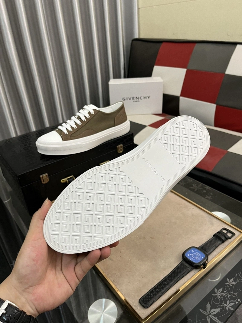Gxvxnchy Sneakers ModernLook 153483