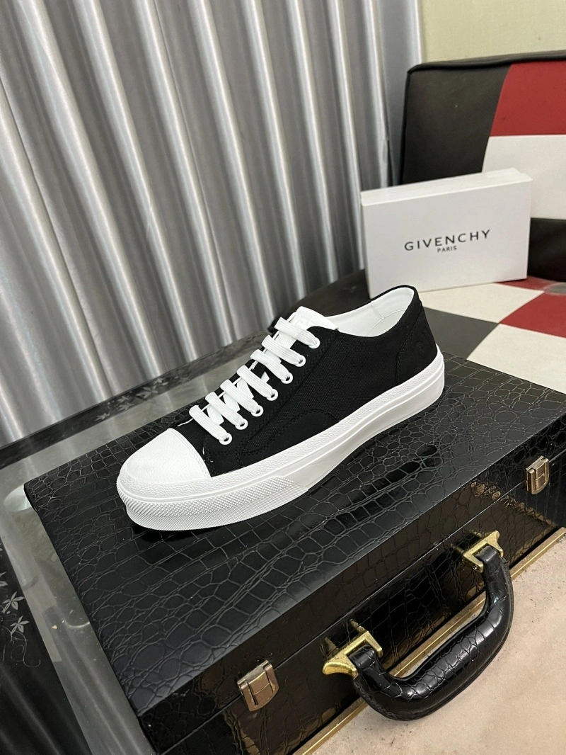 StreetReady Gxvxnchy Sneakers 153471