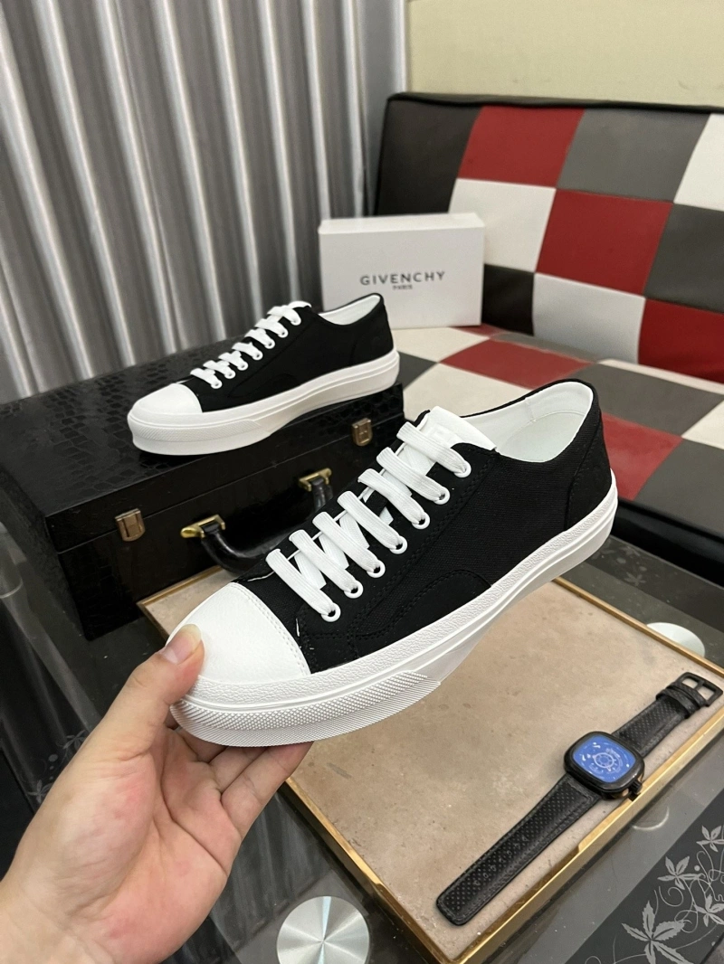 StreetReady Gxvxnchy Sneakers 153471