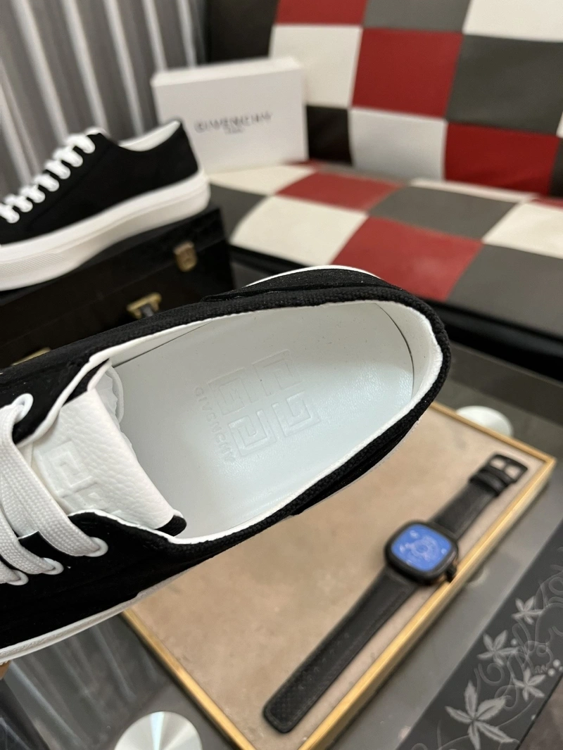 StreetReady Gxvxnchy Sneakers 153471