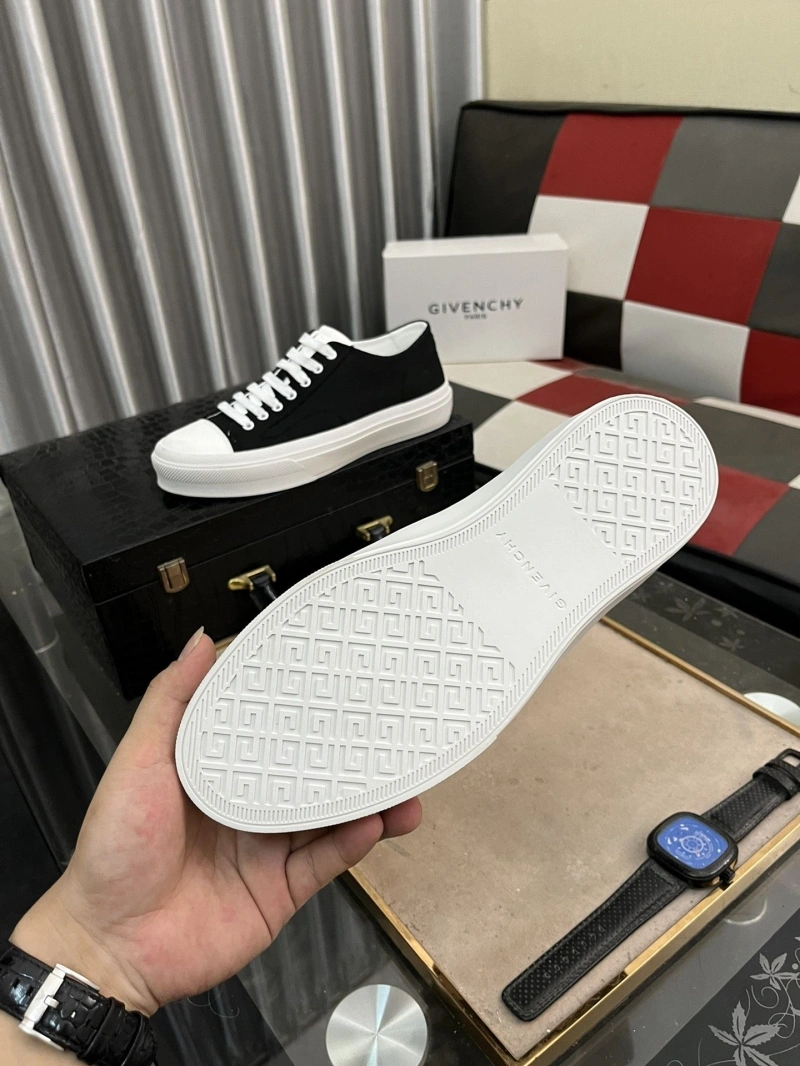 StreetReady Gxvxnchy Sneakers 153471