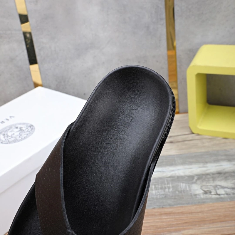 Compact Gxvxnchy Slippers 153509