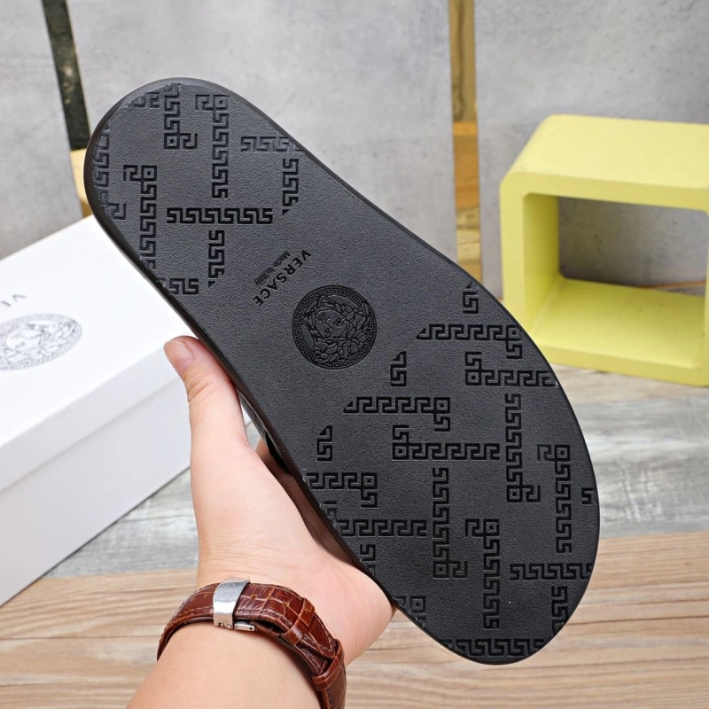 Compact Gxvxnchy Slippers 153509