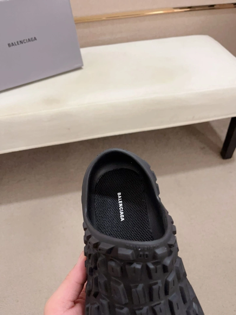 StreetReady Bxlxnciaga Slippers 109664