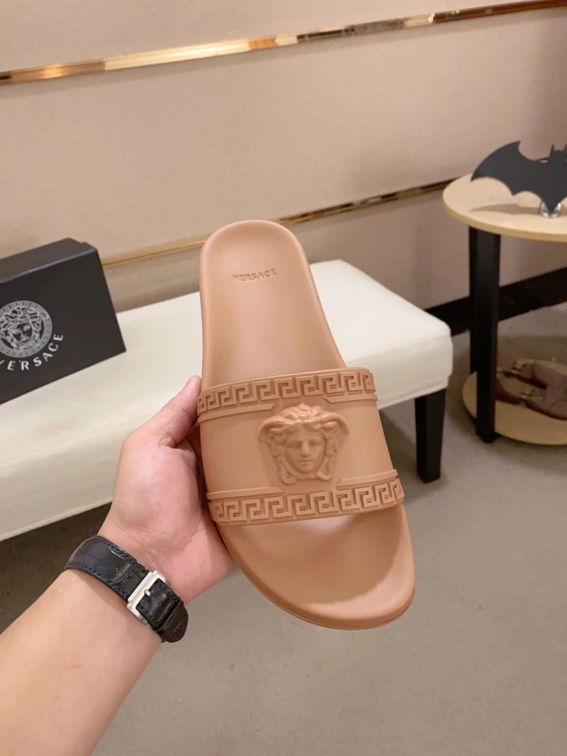 SportInspired Gxvxnchy Slippers 153499