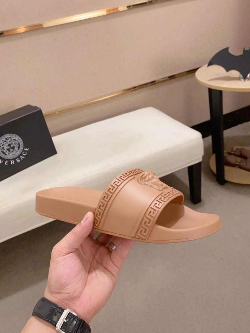SportInspired Gxvxnchy Slippers 153499