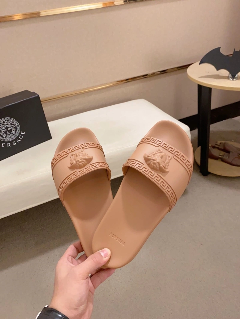 SportInspired Gxvxnchy Slippers 153499