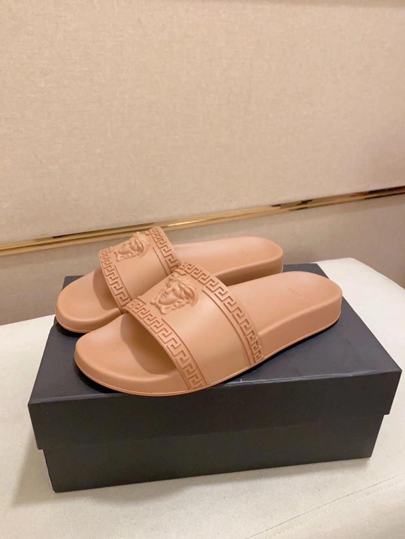 SportInspired Gxvxnchy Slippers 153499