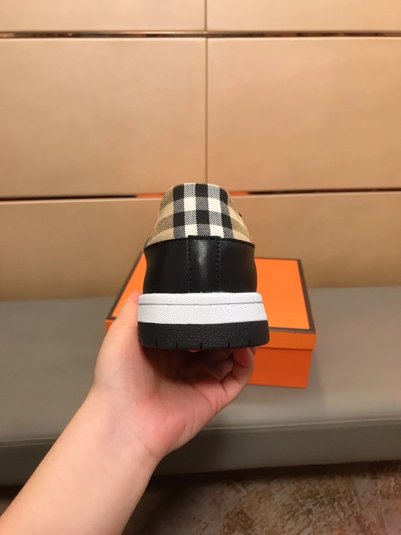 Fashionable Bxrbxrry Sneakers 115159