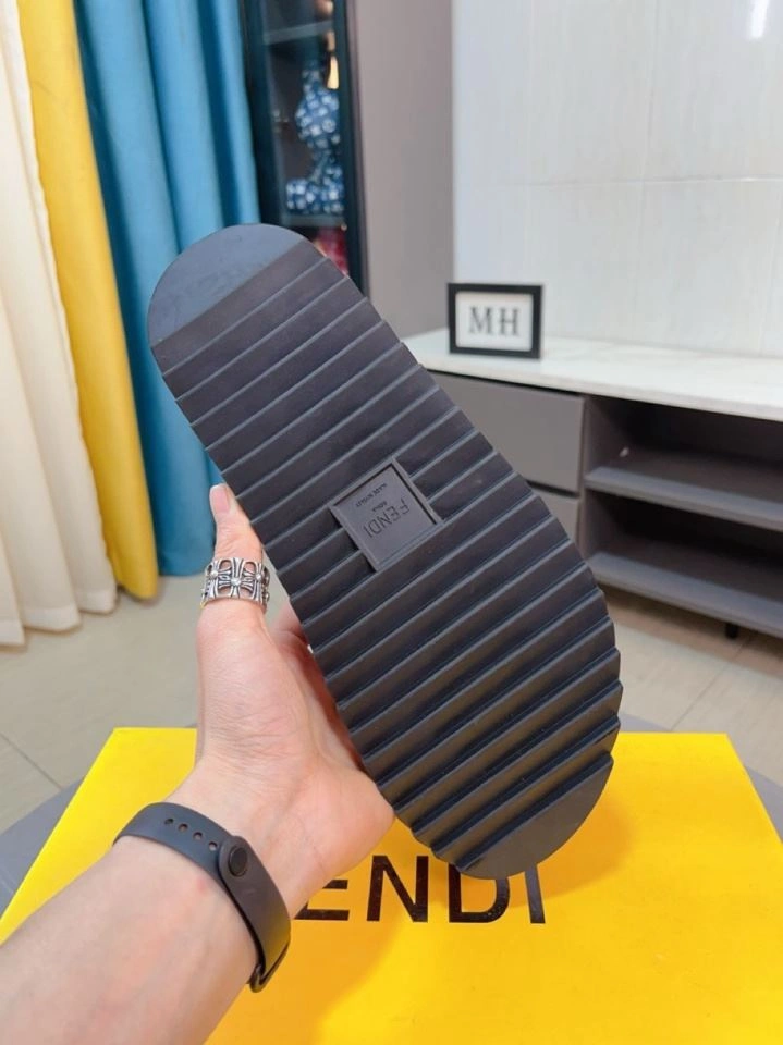Resilient Fxndx Slippers 148296
