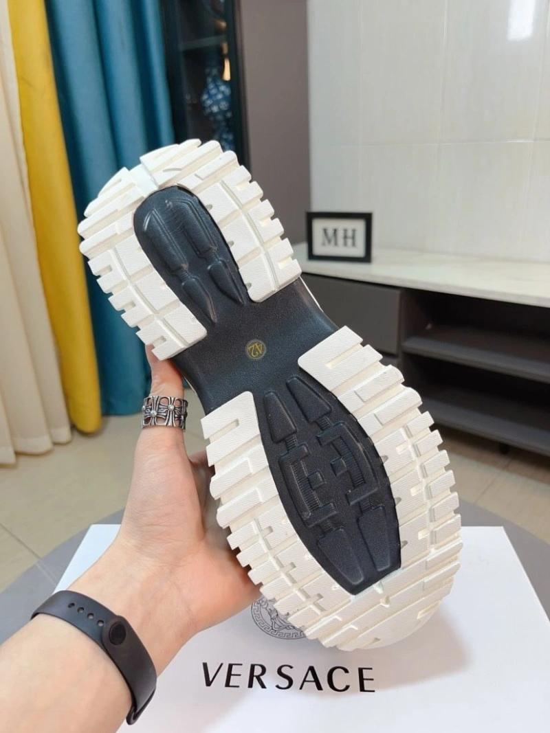 Trendsetting Gxvxnchy Sneakers 153447