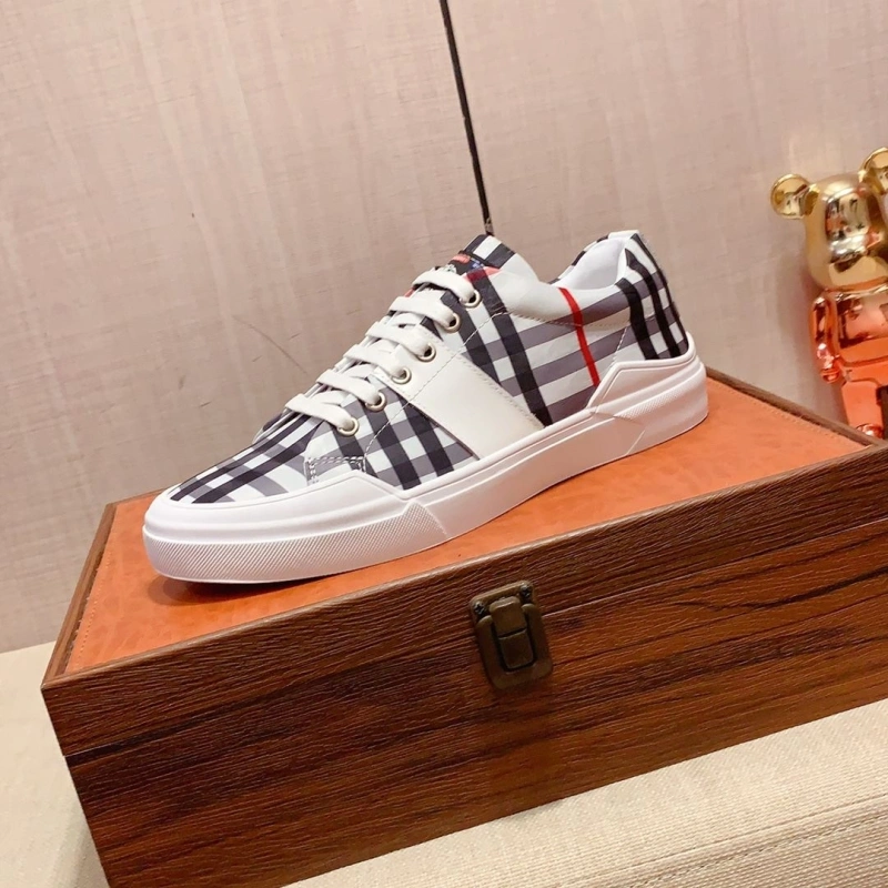 EyeCatching Bxrbxrry Sneakers 115150