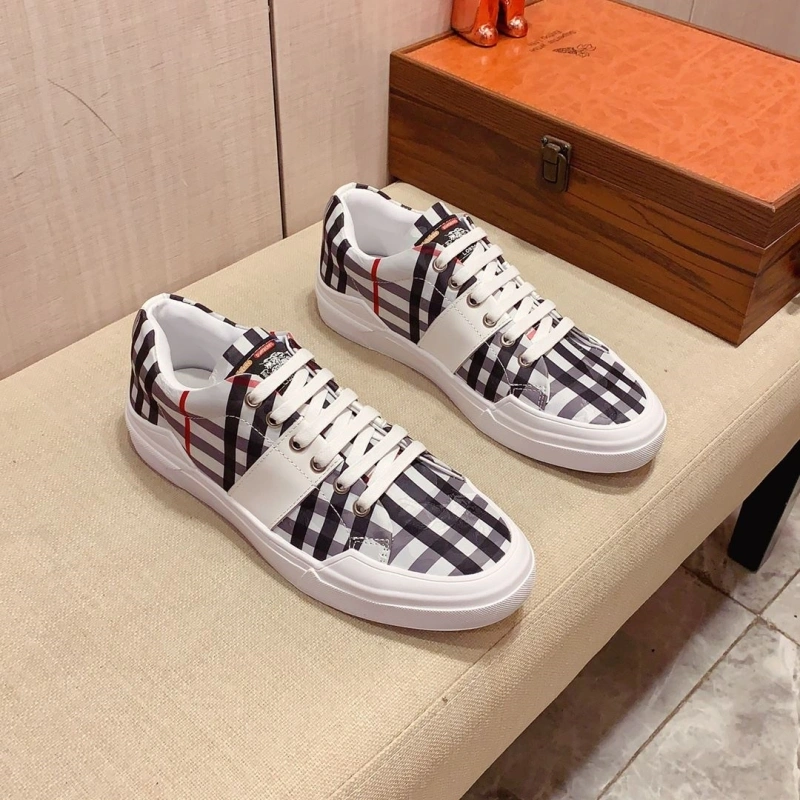 EyeCatching Bxrbxrry Sneakers 115150