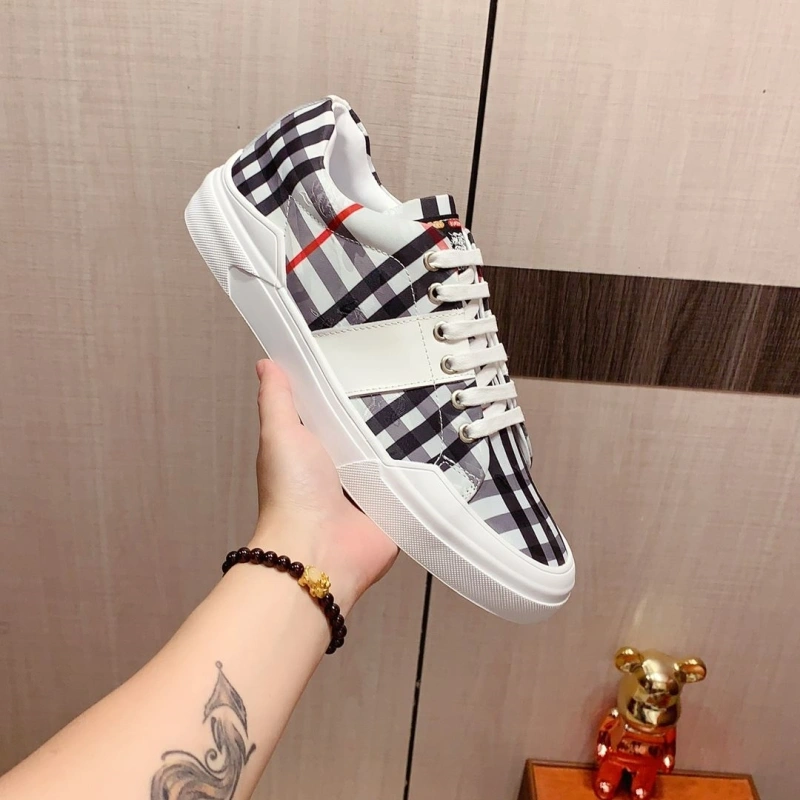 EyeCatching Bxrbxrry Sneakers 115150