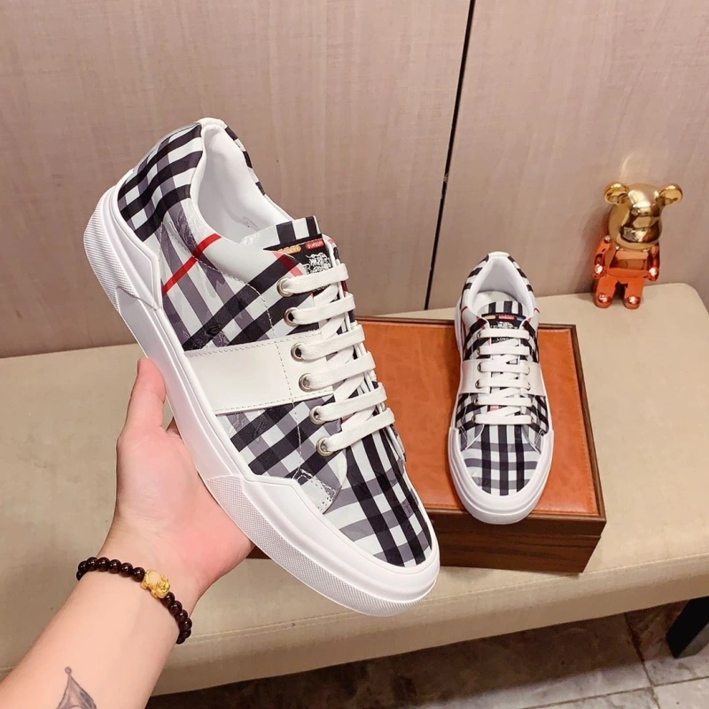 EyeCatching Bxrbxrry Sneakers 115150