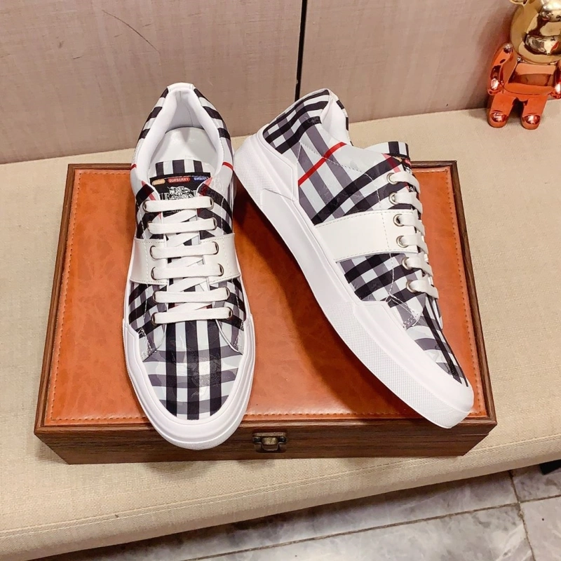 EyeCatching Bxrbxrry Sneakers 115150