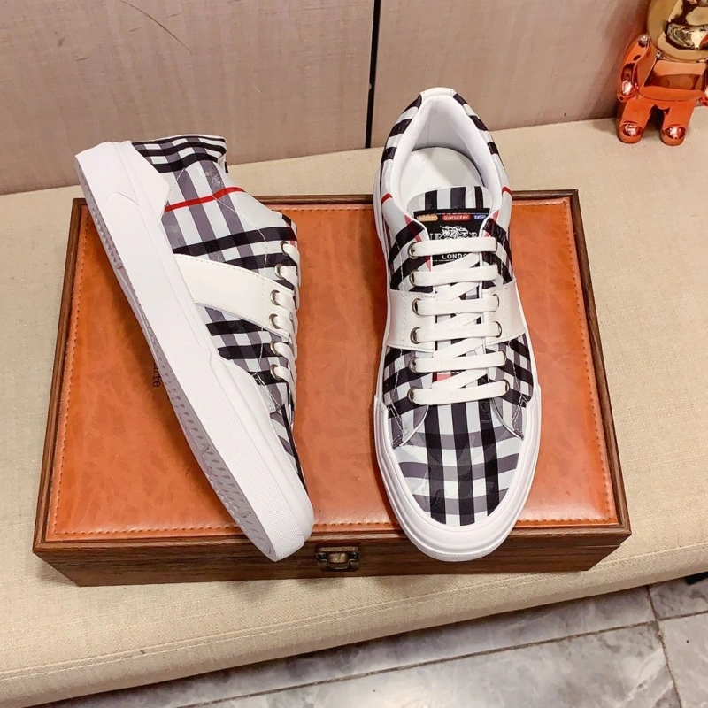 EyeCatching Bxrbxrry Sneakers 115150