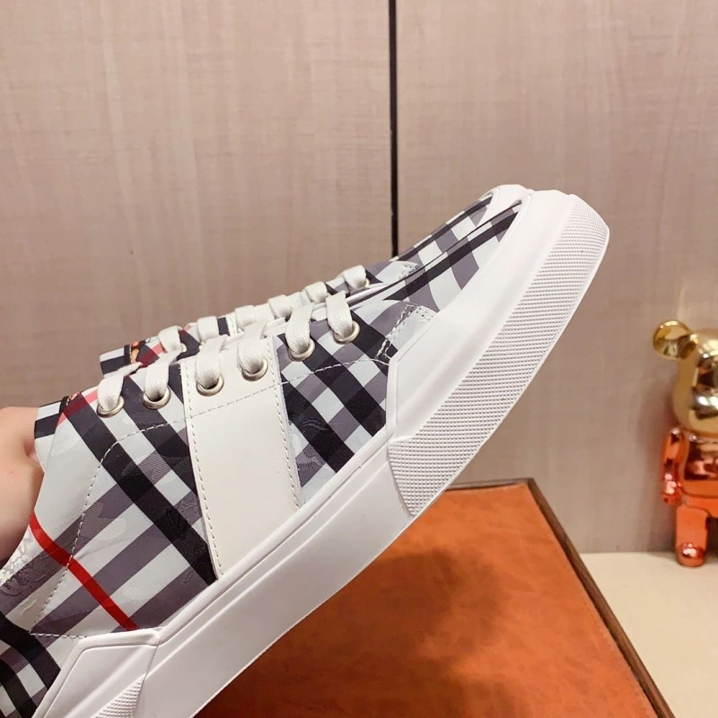 EyeCatching Bxrbxrry Sneakers 115150