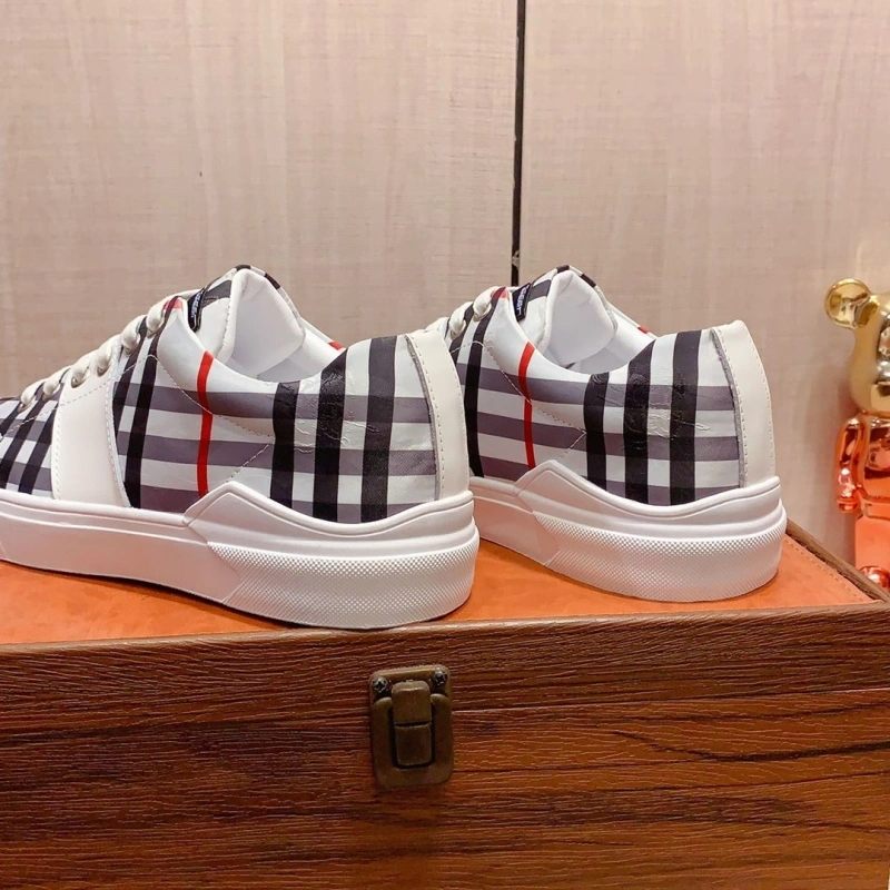 EyeCatching Bxrbxrry Sneakers 115150