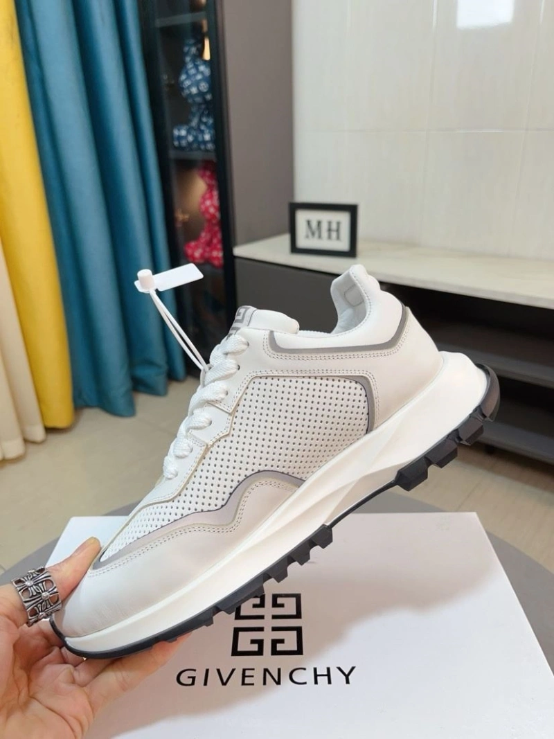 EasyMatch Gxvxnchy Sneakers 153440