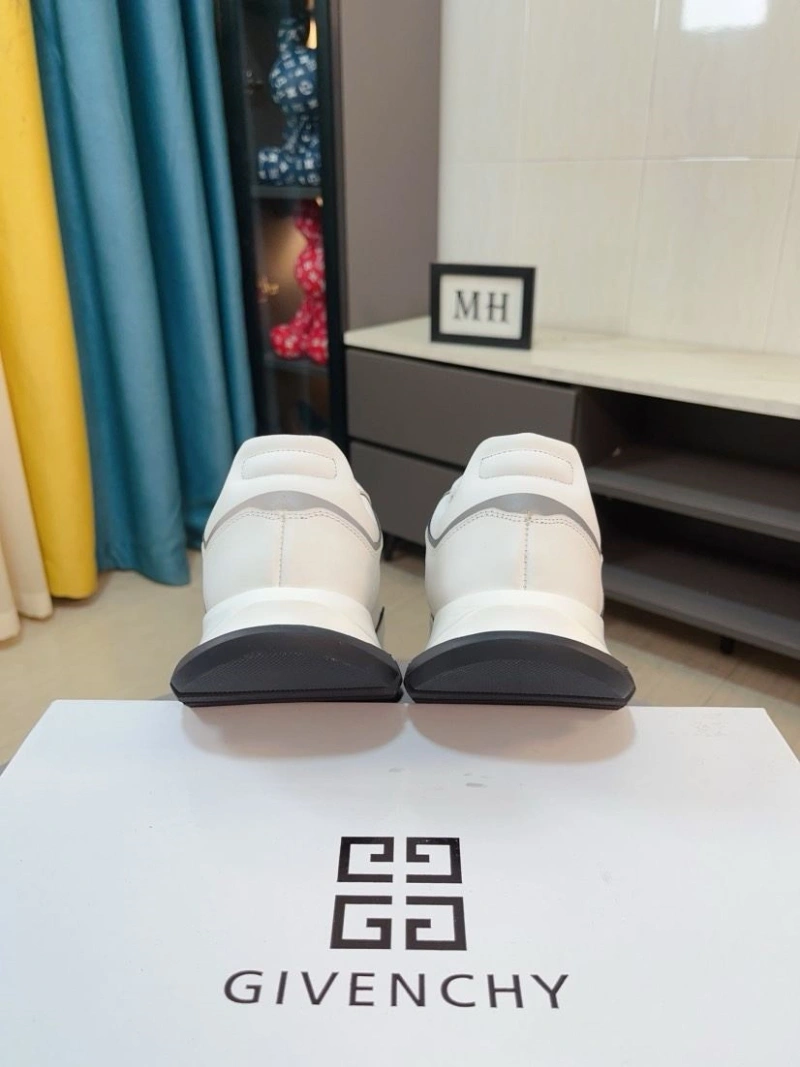 EasyMatch Gxvxnchy Sneakers 153440