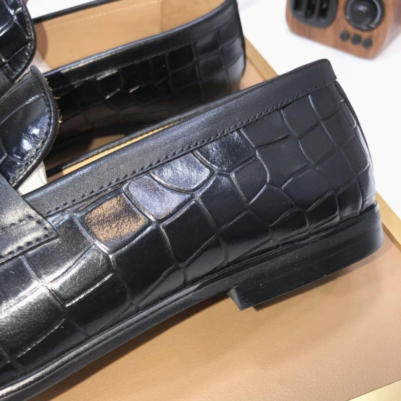 Compact Gxvxnchy Leather Shoes 153597