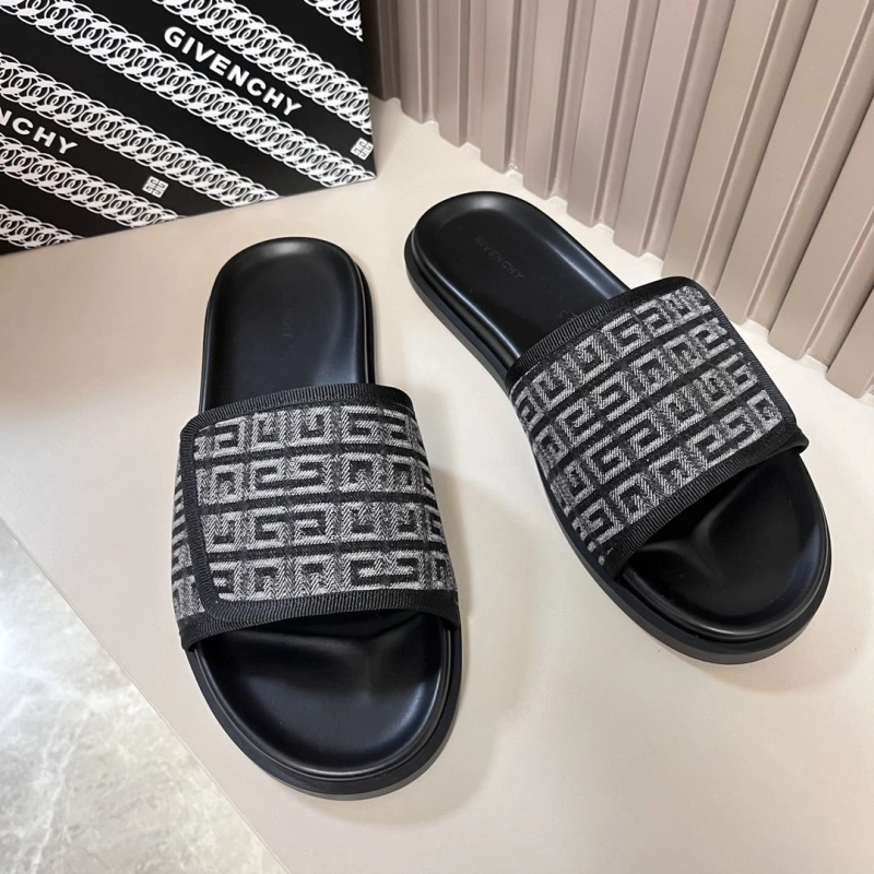 AllSeason Gxvxnchy Slippers 153493