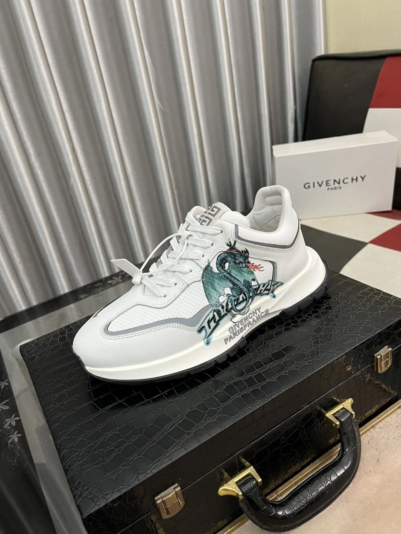 Versatile Gxvxnchy Sneakers 153428