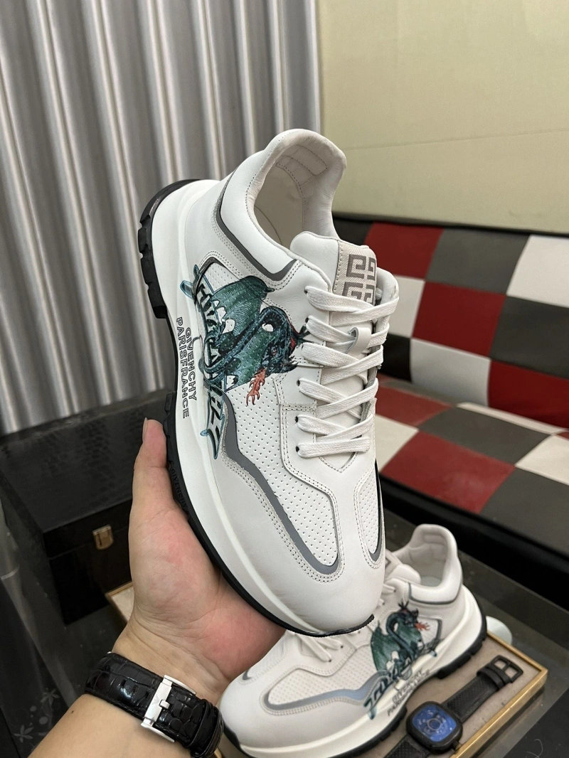 Versatile Gxvxnchy Sneakers 153428