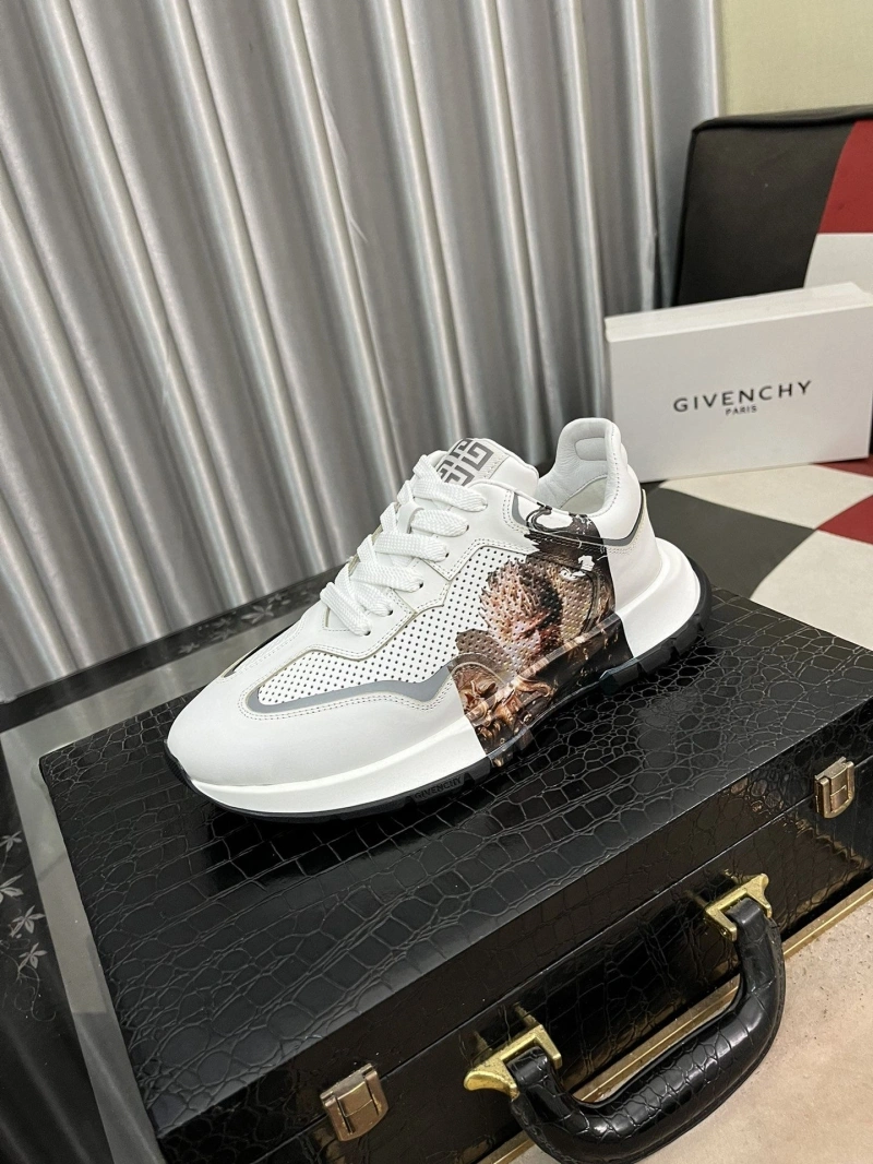 EyeCatching Gxvxnchy Sneakers 153423