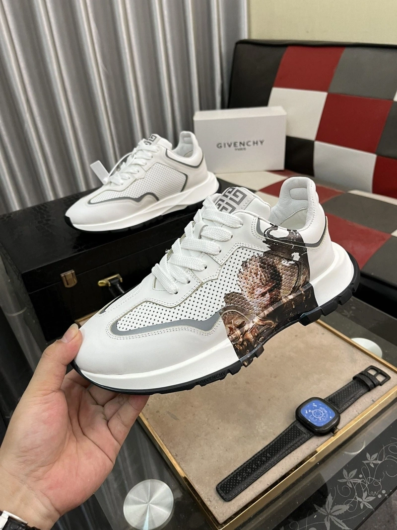EyeCatching Gxvxnchy Sneakers 153423