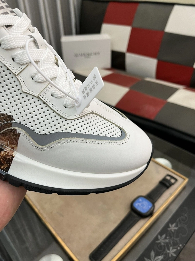 EyeCatching Gxvxnchy Sneakers 153423