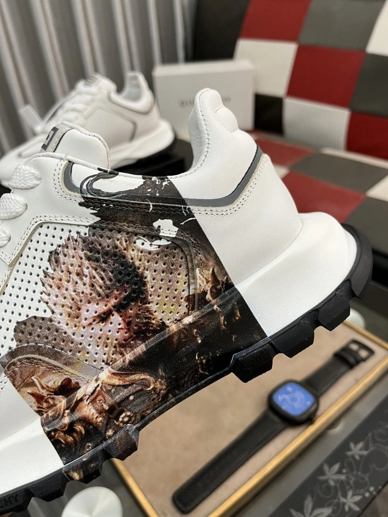 EyeCatching Gxvxnchy Sneakers 153423