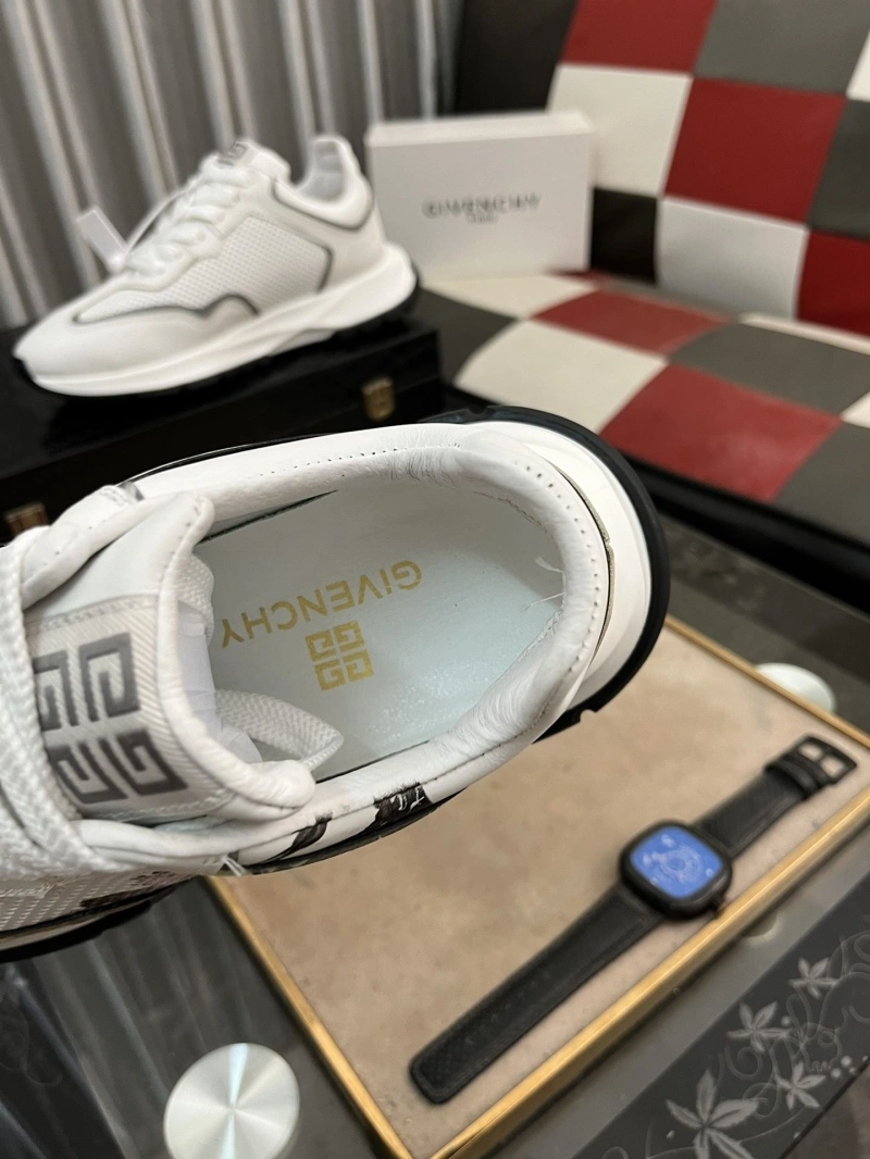 EyeCatching Gxvxnchy Sneakers 153423