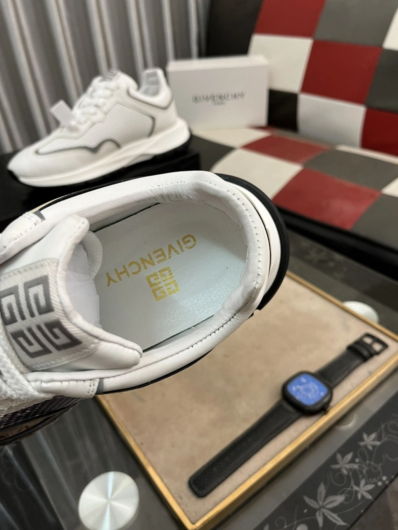 Popular Gxvxnchy Sneakers 153425