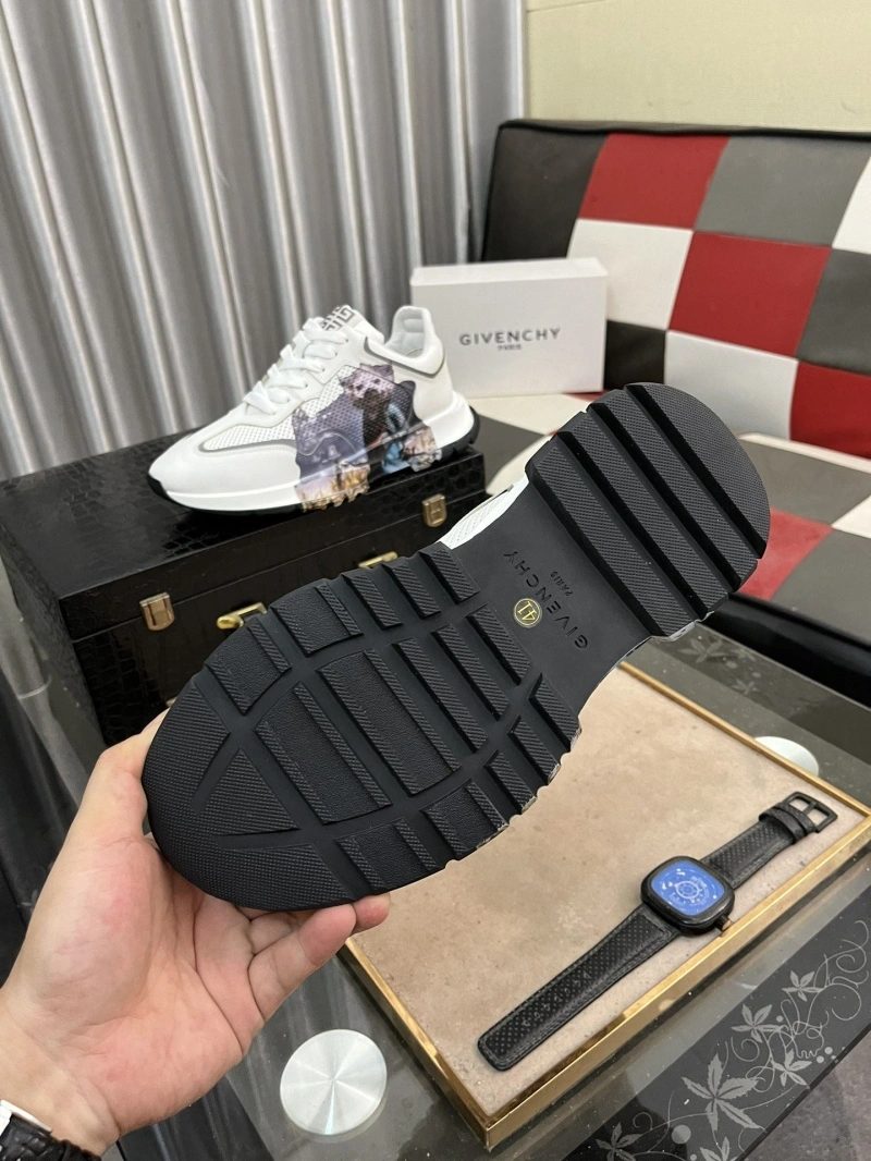 Popular Gxvxnchy Sneakers 153425