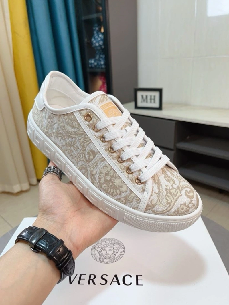 Gxvxnchy Sneakers EyeCatching 153434