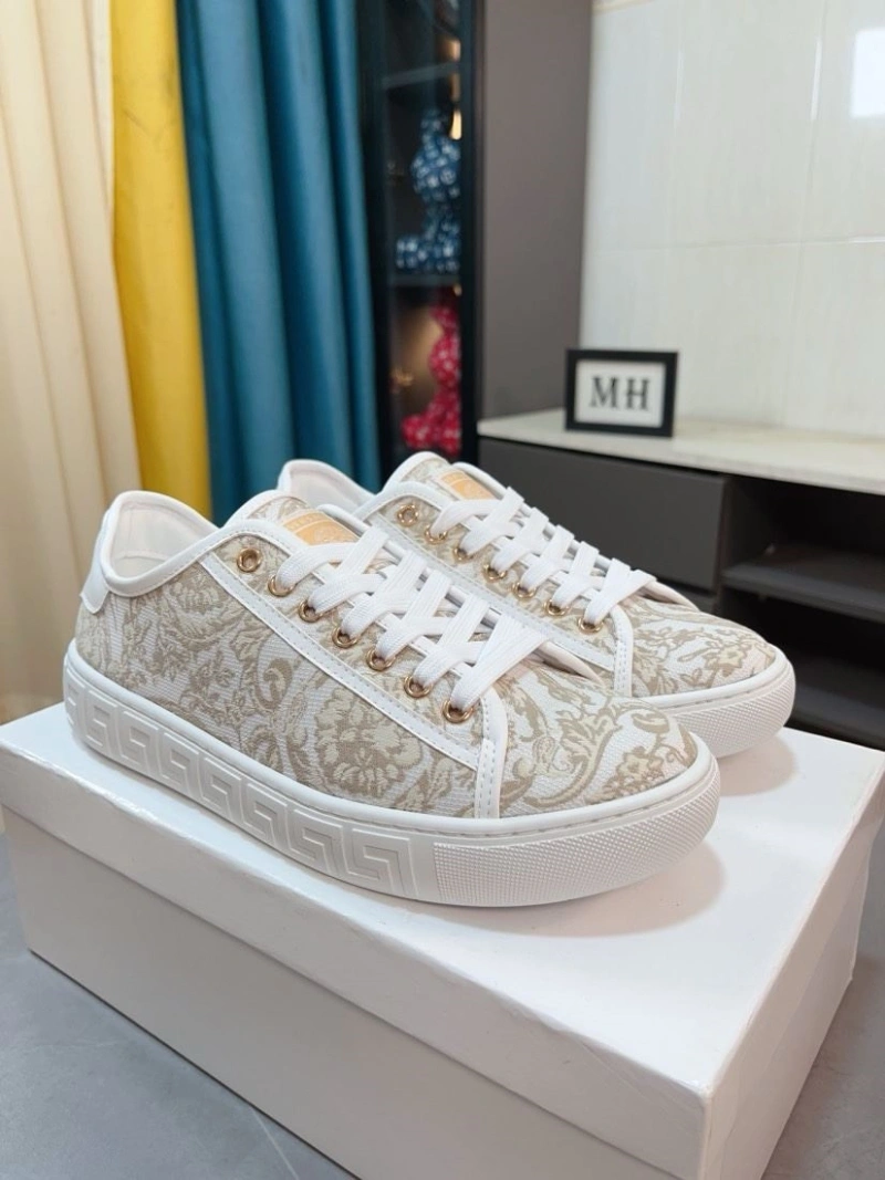 Gxvxnchy Sneakers EyeCatching 153434