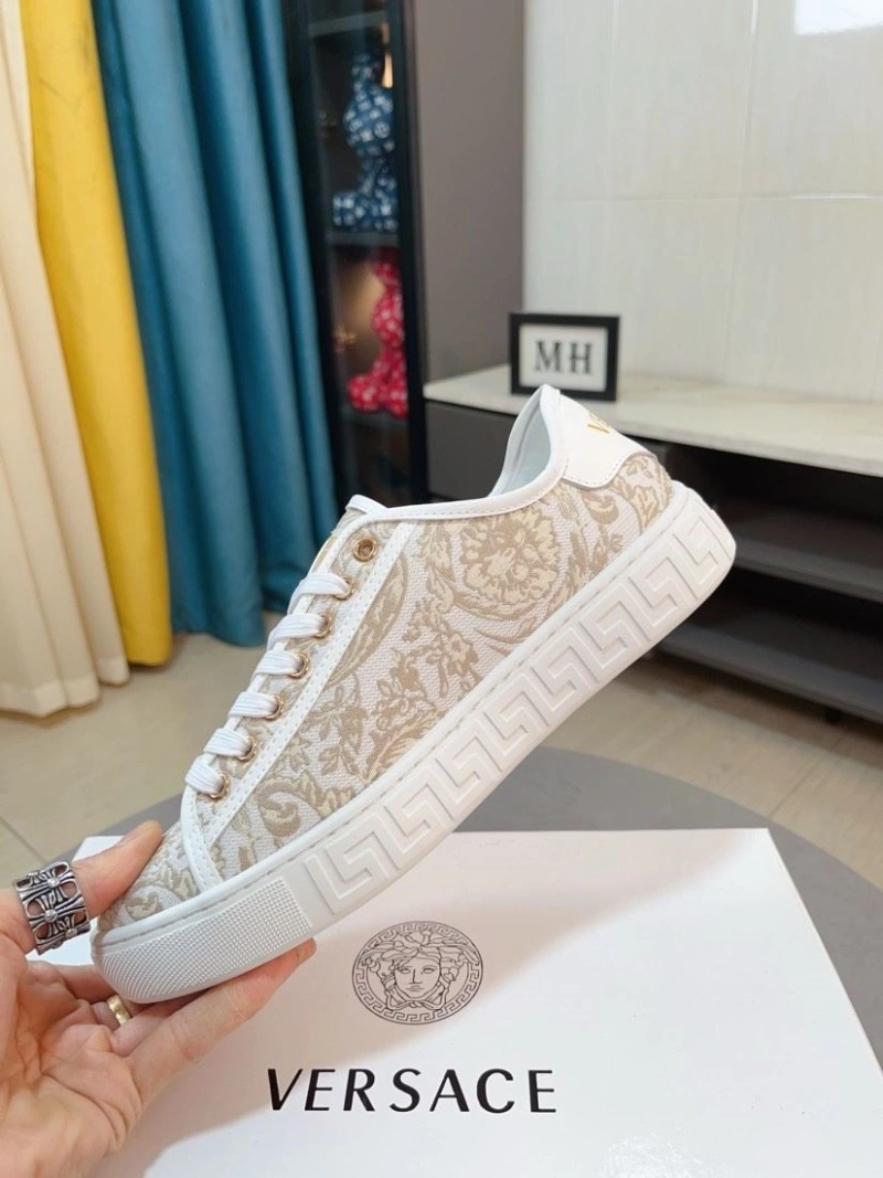 Gxvxnchy Sneakers EyeCatching 153434