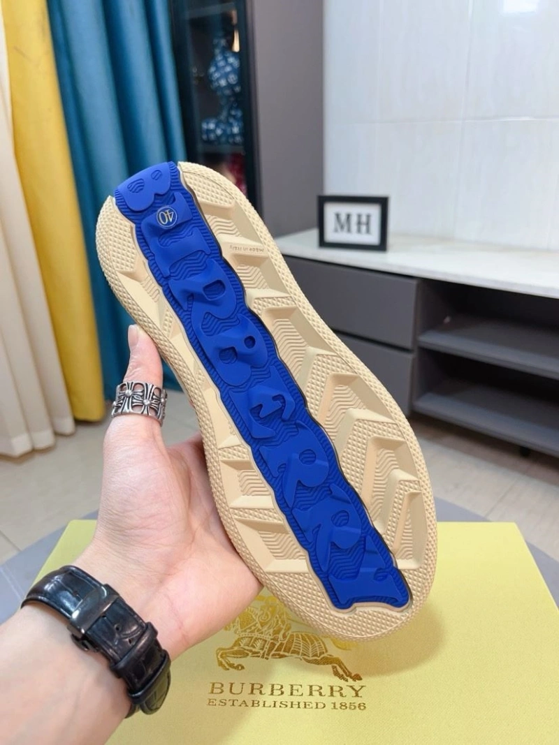 Soft Bxrbxrry Sneakers 115115