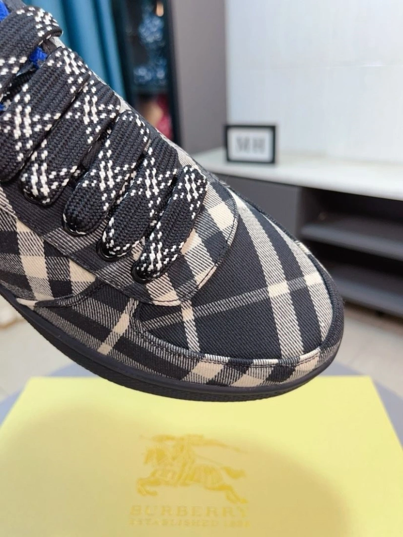 Sleek Bxrbxrry Sneakers 115113