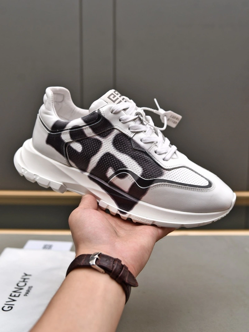 Fashionable Gxvxnchy Sneakers 153430