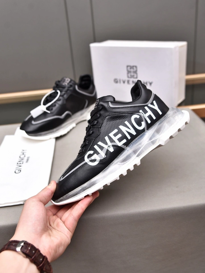 AllSeason Gxvxnchy Sneakers 153426
