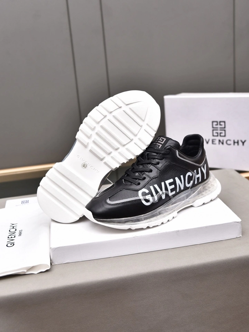 AllSeason Gxvxnchy Sneakers 153426