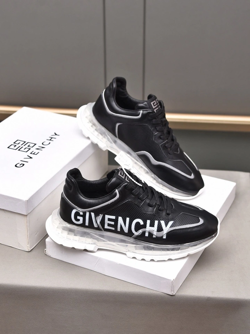 AllSeason Gxvxnchy Sneakers 153426