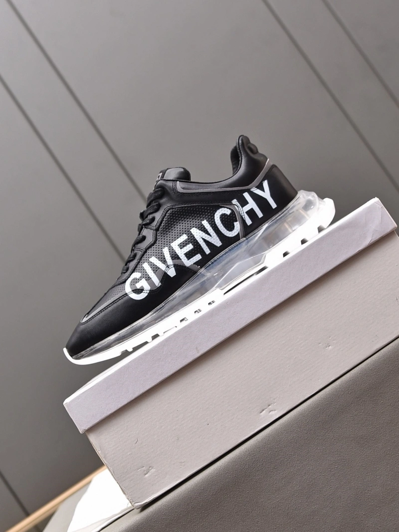 AllSeason Gxvxnchy Sneakers 153426