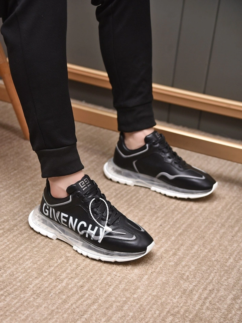 AllSeason Gxvxnchy Sneakers 153426