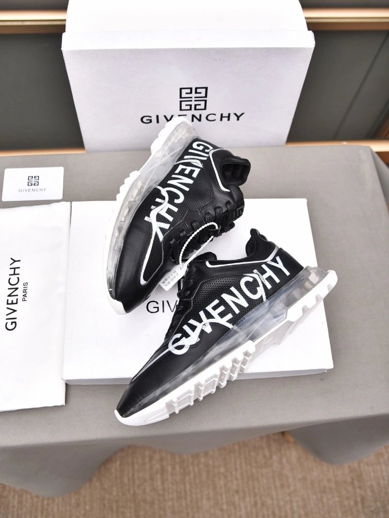 AllSeason Gxvxnchy Sneakers 153426